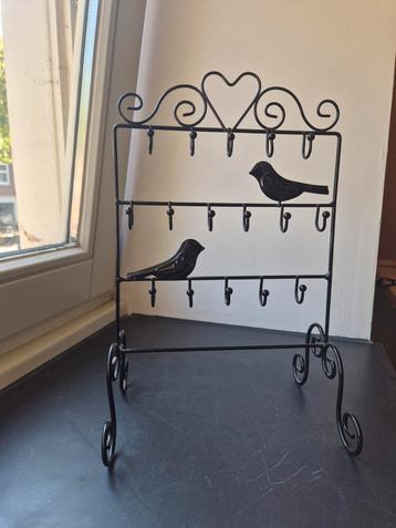 Sieraden en oorbellen organizer beschikbaar voor biedingen