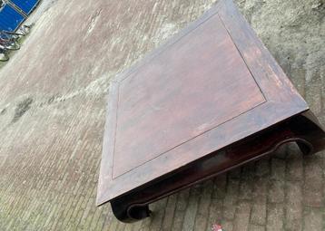 Opium tafel beschikbaar voor biedingen