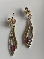 9 karaat bicolor oorbellen met robijnen, Sieraden, Tassen en Uiterlijk, Oorbellen, Ophalen of Verzenden, Zo goed als nieuw, Geel