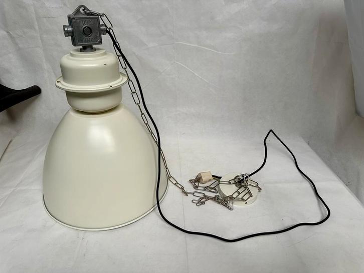 Industriële hanglamp – wit met metalen ketting–vintage stijl, Huis en Inrichting, Lampen | Hanglampen, Zo goed als nieuw, Minder dan 50 cm
