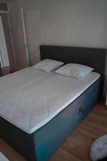 Complete bed + topper en opbergruimte tvkast kledingkast beschikbaar voor biedingen