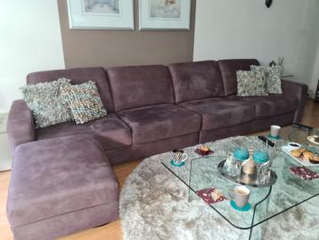 Mooie hoekbank inclusief hocker in zeer goede staat beschikbaar voor biedingen