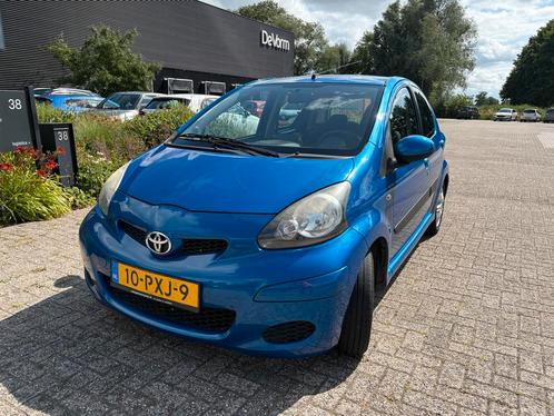 Toyota Aygo 1.0 12V Vvt-i 5DRS MMT 2011 Blauw, Auto's, Toyota, Aygo, Benzine, A, Hatchback, Automaat, Origineel Nederlands, Blauw