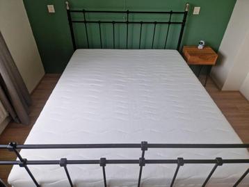 Twee persoons matras 160x200 cm beschikbaar voor biedingen