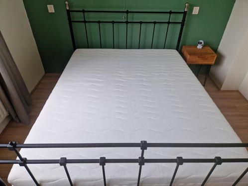 Twee persoons matras 160x200 cm, Huis en Inrichting, Slaapkamer | Bedden, Zo goed als nieuw, Tweepersoons, 160 cm, 200 cm, Hout