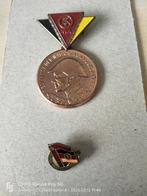 DDR militaria, Verzamelen, Speldjes, Pins en Buttons, Verzenden