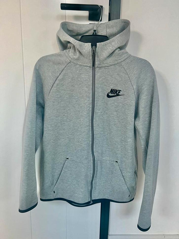 Nike Tech Fleece Trainingspak maat XL, Kinderen en Baby's, Kinderkleding | Maat 170, Zo goed als nieuw, Jongen of Meisje, Ophalen of Verzenden