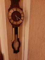 Wandklok vintage met slinger perfect lopend en slaand., Antiek en Kunst, Ophalen