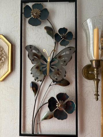 Metalen Wanddecoratie Vlinder en Bloemen beschikbaar voor biedingen