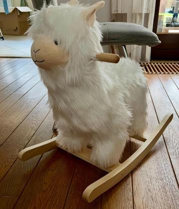Nieuw wit Alpaca hobbelpaard van PetitAmelie beschikbaar voor biedingen