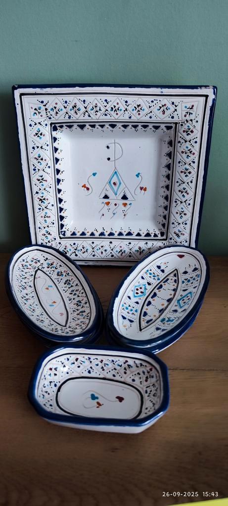 Handgemaakte schaaltjes en bord set, Huis en Inrichting, Keuken | Servies, Gebruikt, Bord(en), Overige stijlen, Aardewerk, Ophalen of Verzenden