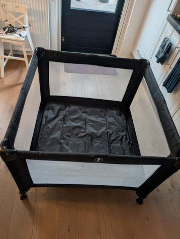 Banini Vierkant Campingbedje/Box beschikbaar voor biedingen