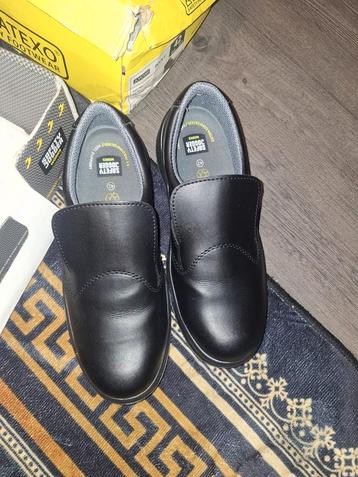 Nieuwe werkschoenen maat 42 beschikbaar voor biedingen