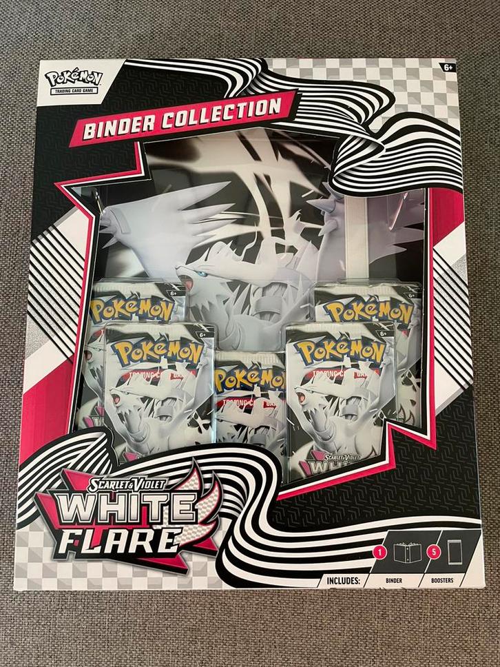 Pokémon - White Flare & Black Bolt - Binder Collection, Hobby en Vrije tijd, Verzamelkaartspellen | Pokémon, Nieuw, Boosterbox