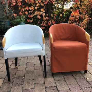 6 design stoelen die opnieuw bekleed moeten worden. 