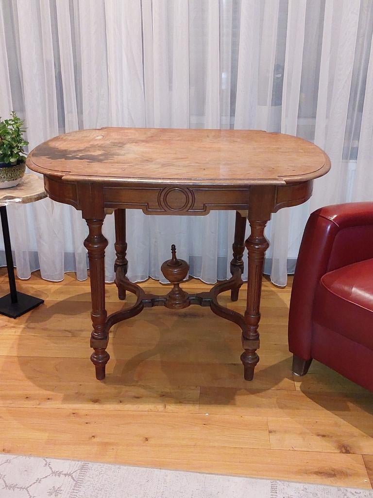 Antieke tafel. Massief hout. Verkeerd in goede staat., Ophalen