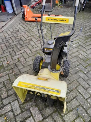 Sneeuwfrees sneeuwruimer beschikbaar voor biedingen