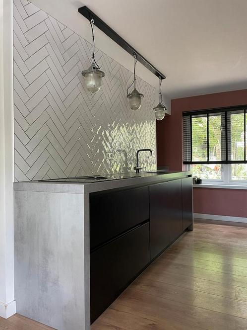 Moderne keuken met inbouwkasten & koffiecorner., Huis en Inrichting, Keuken | Complete keukens, Zo goed als nieuw, Greeploos, Ophalen