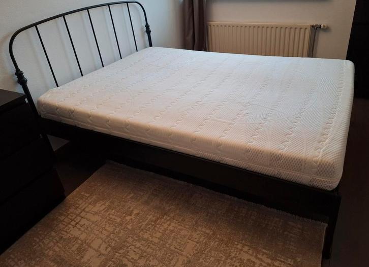 Compleet bed met matras en lattenbodems, Huis en Inrichting, Slaapkamer | Bedden, Zo goed als nieuw, Twijfelaar, 140 cm, 200 cm