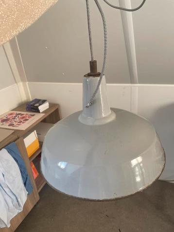 Ijzeren industriele hanglamp beschikbaar voor biedingen