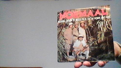 normaal jukebox single mammawoar is mien pils uit 1981, Cd's en Dvd's, Vinyl Singles, Zo goed als nieuw, Single, Nederlandstalig