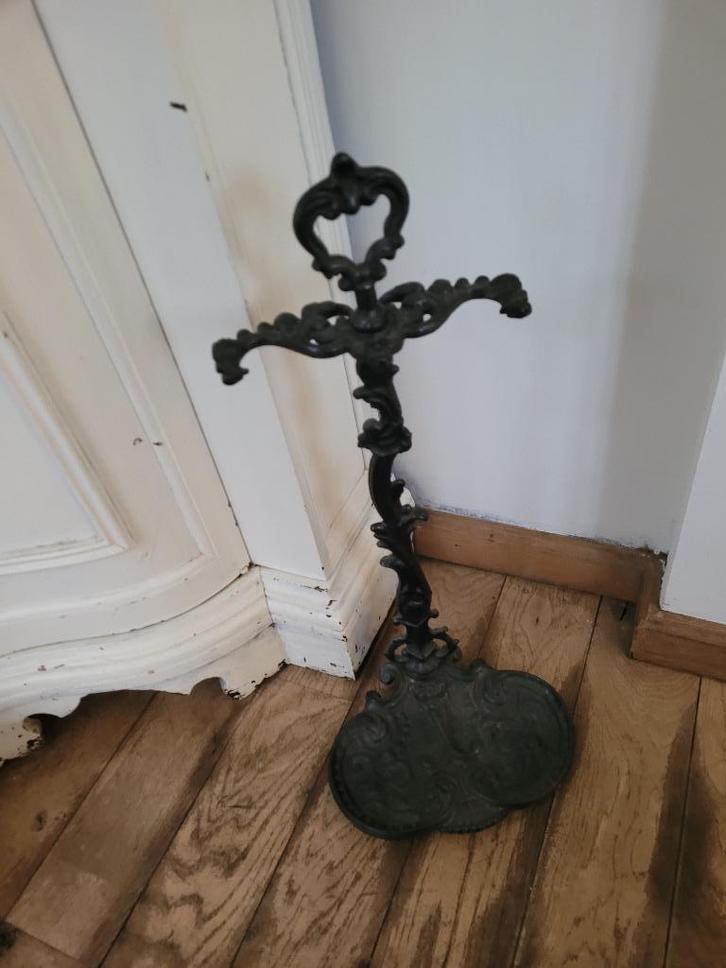 Bijna antieke gietijzeren paraplubak foto 1 t/m 3, Huis en Inrichting, Woonaccessoires | Paraplubakken, Zo goed als nieuw, Metaal