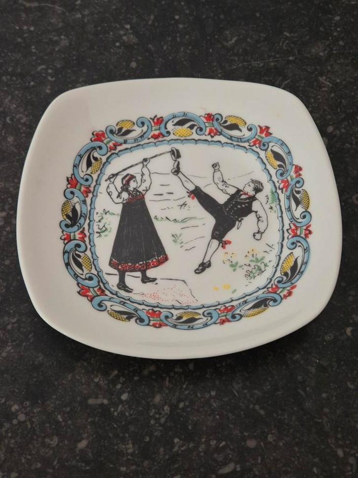 Vintage bordje van Figgjo Norway, Huis en Inrichting, Keuken | Servies, Zo goed als nieuw, Bord(en), Overige stijlen, Porselein