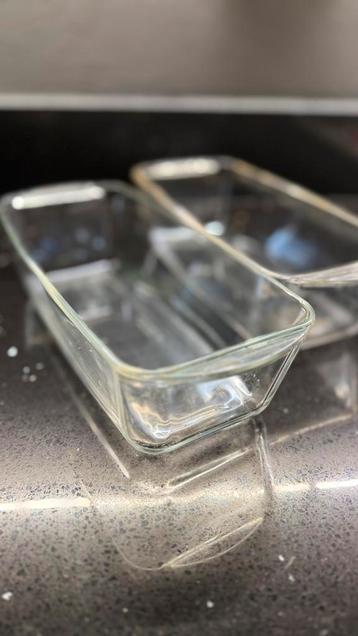 2 glazen bakvormen, cake en brood. beschikbaar voor biedingen