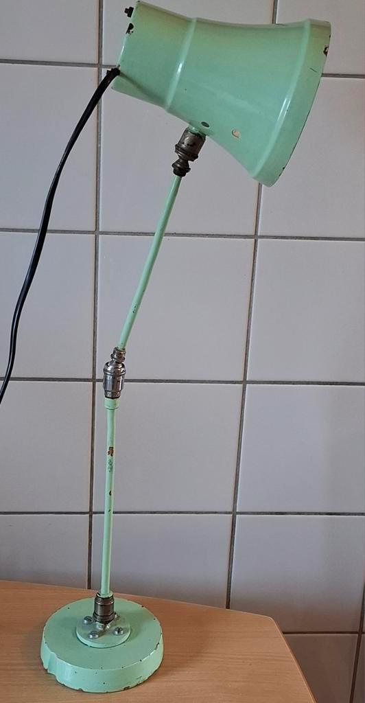 Tafellamp. Industrieel. Ca '30/'40. Metaal.  56 cm., Huis en Inrichting, Lampen | Tafellampen, Zo goed als nieuw, Minder dan 50 cm