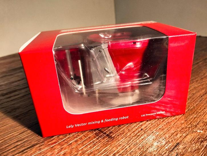 Te koop AT Lely Vector Voer Robot., Hobby en Vrije tijd, Modelauto's | 1:32, Nieuw, Tractor of Landbouw, Overige merken, Ophalen of Verzenden