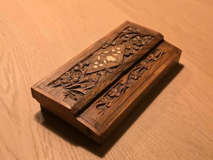 Antiek handgesneden en ingelegd houten postzegeldoosje €12,5, Antiek en Kunst, Antiek | Kantoor en Zakelijk, Ophalen of Verzenden