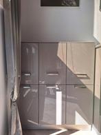 Stijlvolle kast in taupe hoogglans., Ophalen, Met plank(en), 100 tot 150 cm, Minder dan 150 cm