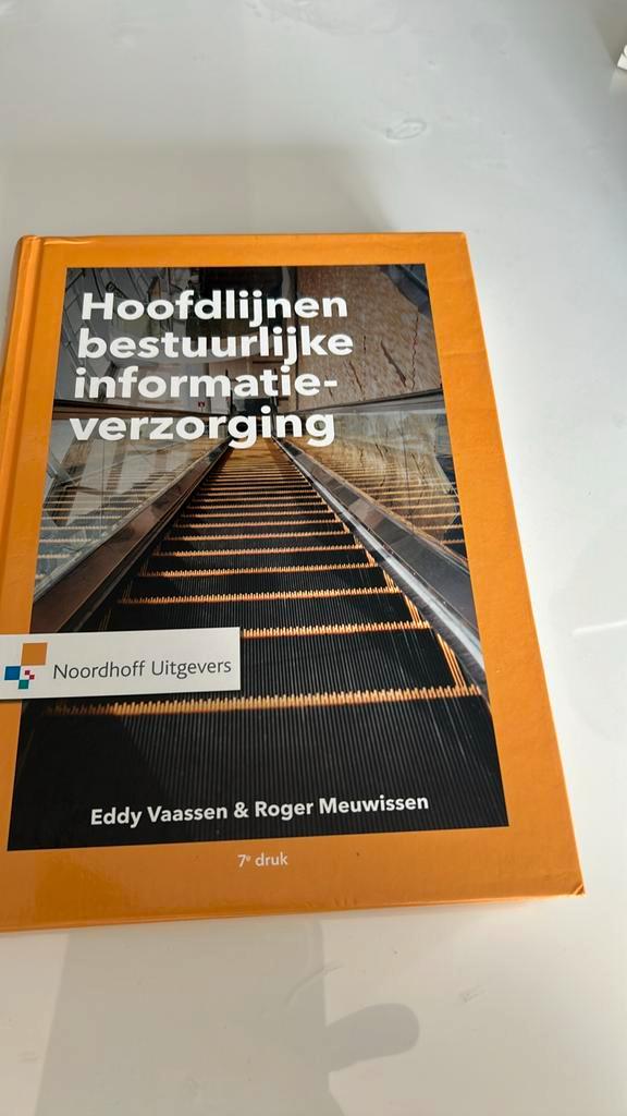 Eddy Vaassen - Hoofdlijnen bestuurlijke informatieverzorging, Boeken, Informatica en Computer, Zo goed als nieuw, Ophalen of Verzenden
