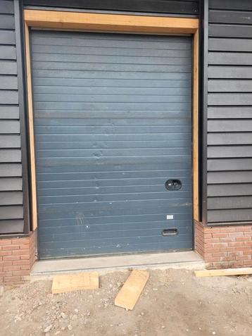 Overheaddeur 217 x 400cm garagedeur  beschikbaar voor biedingen