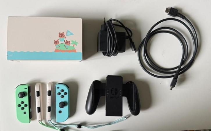 Nintendo Switch Animal Crossing Dock & Joy-Con bundel, Spelcomputers en Games, Spelcomputers | Nintendo Consoles | Accessoires