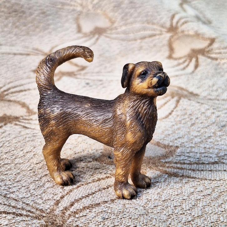 Schleich Boerderijhond (Farm dog), modelnummer 13238, Verzamelen, Dierenverzamelingen, Zo goed als nieuw, Beeldje of Figuurtje