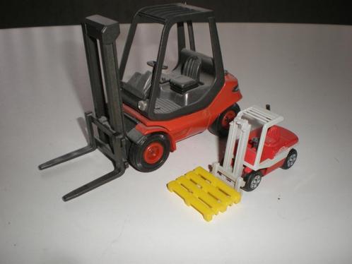 Twee miniatuur vorkheftrucks Linde, Hobby en Vrije tijd, Modelauto's | 1:24, Zo goed als nieuw, Overige typen, Overige merken