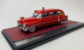 Matrix 1:43 Cadillac Superior Ambulance rood 1951, Limited beschikbaar voor biedingen