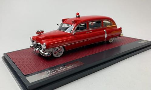Matrix 1:43 Cadillac Superior Ambulance rood 1951, Limited, Hobby en Vrije tijd, Modelauto's | 1:43, Nieuw, Auto, Overige merken