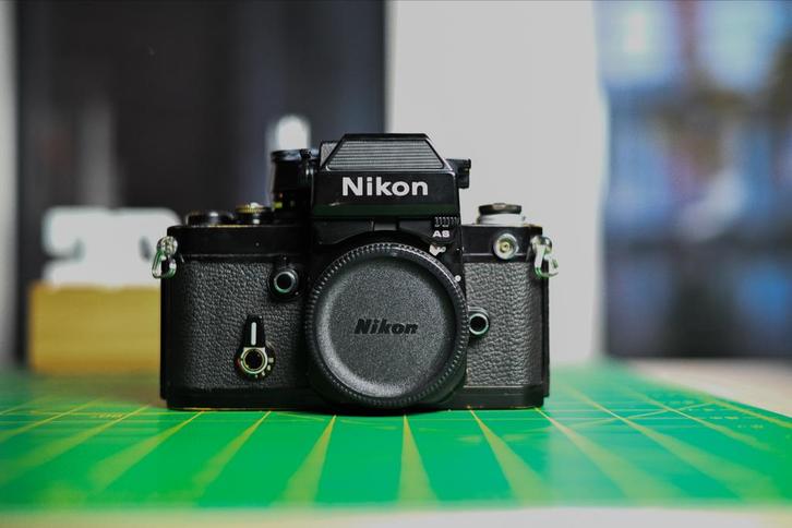 Nikon F2 AS Zwart - Prachtige Patina, Volledig Functioneel, Audio, Tv en Foto, Fotocamera's Analoog, Zo goed als nieuw, Spiegelreflex