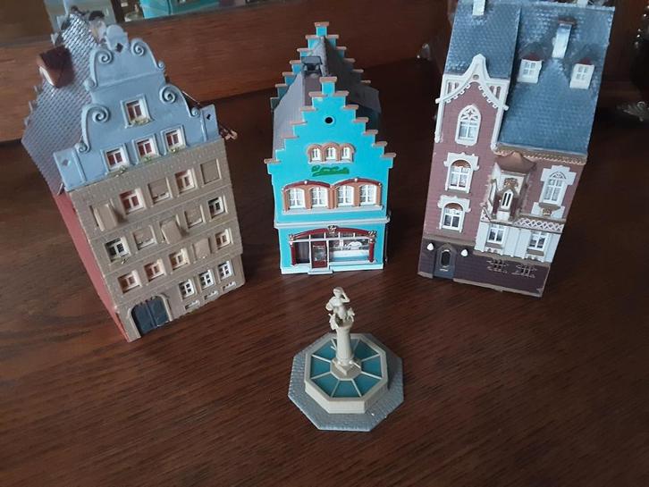 Faller HO mooi set statige gebouwen 4 delig  15.00, Hobby en Vrije tijd, Modeltreinen | H0, Zo goed als nieuw, Brug, Tunnel of Gebouw