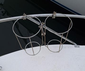 Mooie fender houders geen roest 4x. Rond 45cm. beschikbaar voor biedingen