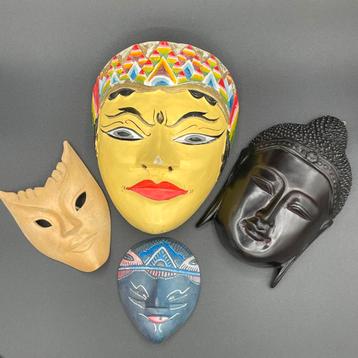 Set van 4 wereldmaskers hout & steen beschikbaar voor biedingen