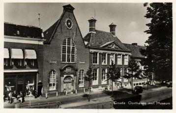 Gouda, Oosthaven met Museum - volk auto - ongelopen beschikbaar voor biedingen