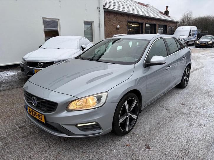 Volvo V60 T3 R-Design, Auto's, Volvo, Bedrijf, V60, ABS, Airbags, Bluetooth, Boordcomputer, Centrale vergrendeling, Climate control