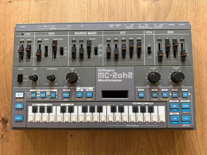 Roland MC-202 met MC-2oh2 Tubbutec Mod, Muziek en Instrumenten, Synthesizers, Zo goed als nieuw, Overige aantallen, Roland, Ophalen of Verzenden