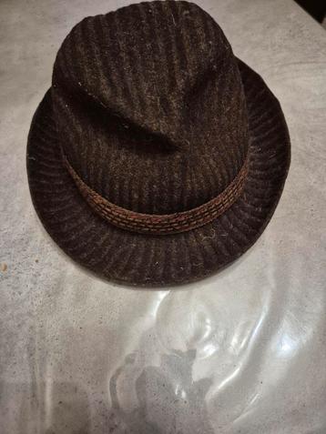 Bruine Alara Hoed - Vintage Stijl beschikbaar voor biedingen