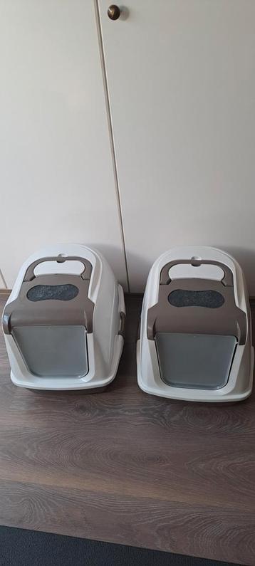 kattenbakken
met schepje en extra klepje beschikbaar voor biedingen