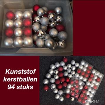 94 kunstof kerstballen beschikbaar voor biedingen