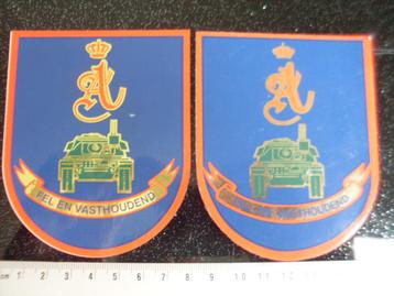 2x folie sticker A fel en vasthoudend logo embleem tank  beschikbaar voor biedingen